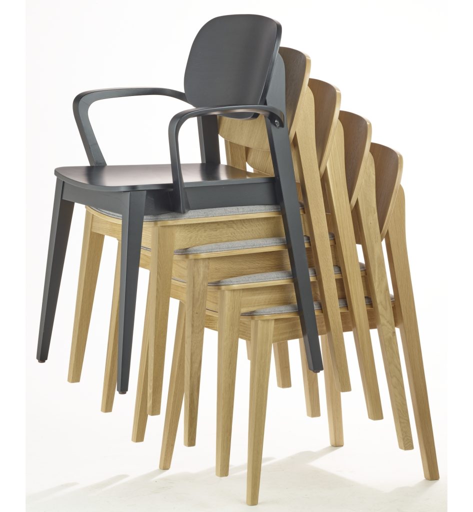 Krzesła sztaplowane do restauracji