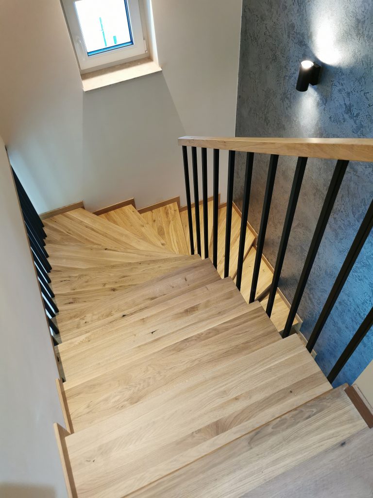 schody drewniane na beton - klasyczne